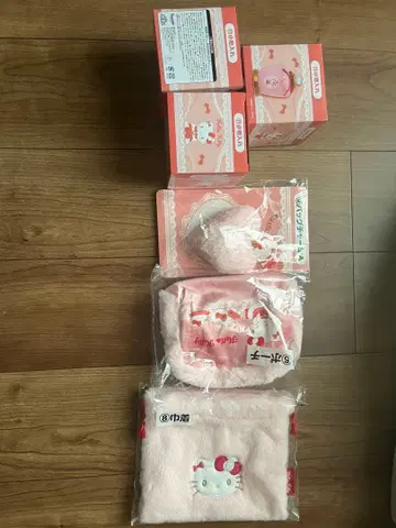 헬로키티 파우치와 소품함 세트