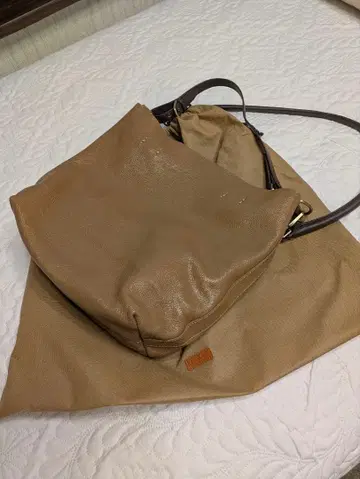 베이지 가죽 숄더백