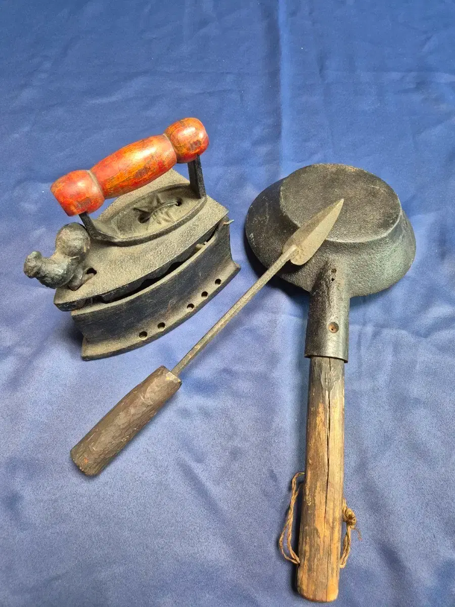 Modern History Chicken Iron and Soldering Iron Set (Free Shipping)