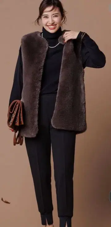 앙피로 미사용 새상품 이번 시즌 에코 퍼 베스트 M 사이즈