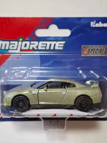 초레어 초희귀 닛산 R35 GT-R 밀레니엄 제이드 색상 사양 미니카