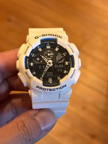 G-SHOCK GA-100B 화이트 디지털 아날로그