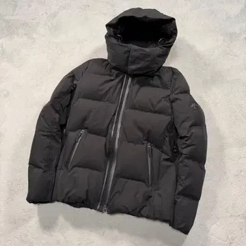 데상트 미즈사와 다운 DAMMGK31U M 사이즈 블랙 다운 자켓