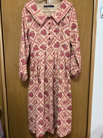 꽃무늬 긴팔 원피스