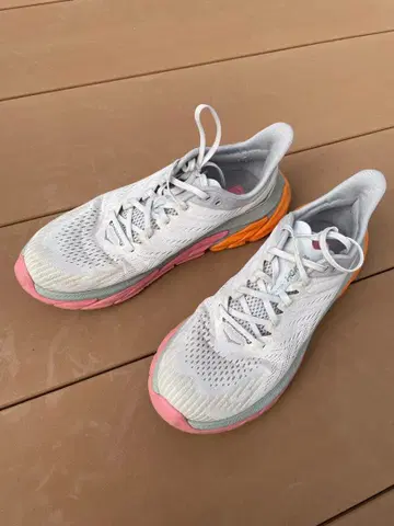 호카 클리프톤 엣지