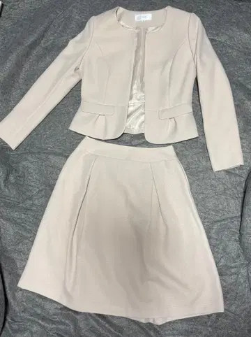 J-ing 베이지 자켓 스커트 세트 사이즈 9