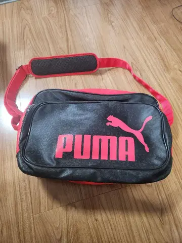 PUMA 숄더백 블랙/빨간색