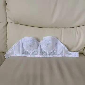 화이트 레이스 브라이덜 이너 E65