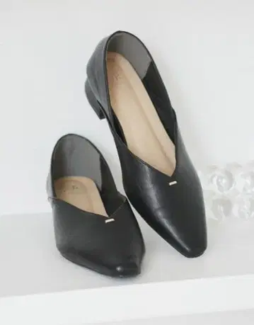 [ 새상품급 ] 펌프스 V컷 소프트 바부쉬 24.0