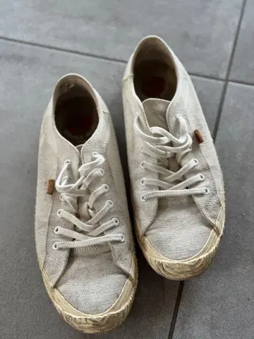 SPINGLE MOVE 베이지 스니커즈 사이즈 7