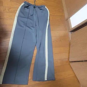 스콧 클럽 그레이 사이드 스트라이프 팬츠 라디에이트