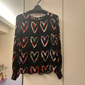 새상품급!! 데시구알 하트 무늬 블랙 긴팔