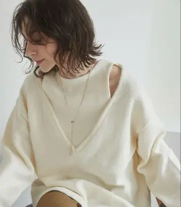 페이크 레이어드 V넥 니트 아이보리