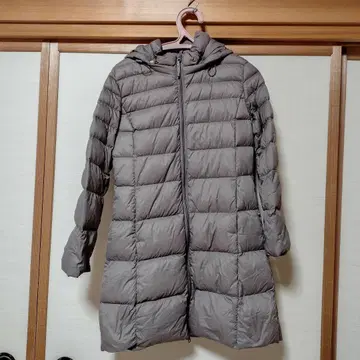 이온 후드 부착 다운 코트 S 사이즈