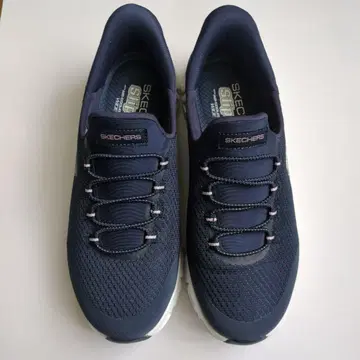 SKECHERS 네이비 스니커즈
