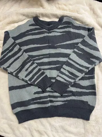 긴팔 스웨터와 가디건 세트