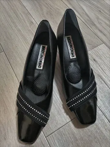 TARSUS 블랙 하이힐 펌프스