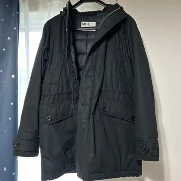 MHL 블랙 후드 부착 다운 코트