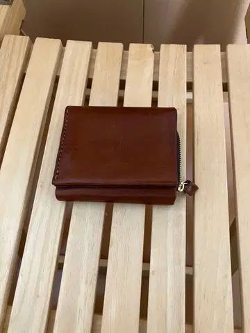 HERZ (헬츠) 이단 접이식 지갑 숏 월렛 (WS-11) 색상: 초코