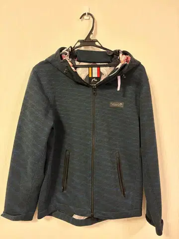 러스티 후드 부착 점퍼