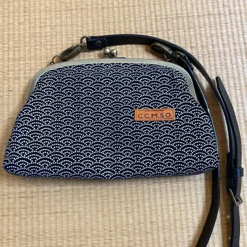 C.C.M.S.O. 물결무늬 가마구치 숄더백 코코메시오