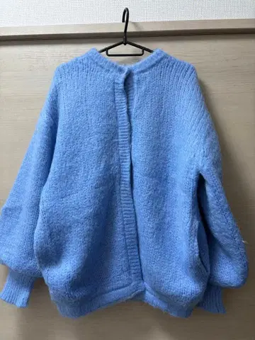 AMERI 라이트 블루 벌룬 슬리브 상의