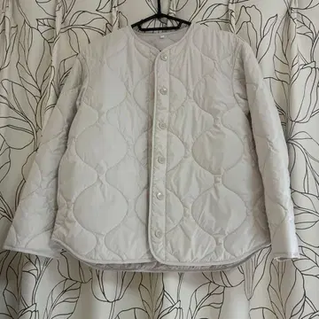 화이트 퀼팅 자켓