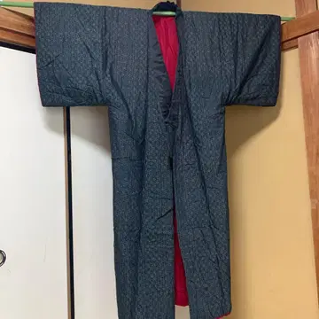 네이비와 빨간색의 도테라