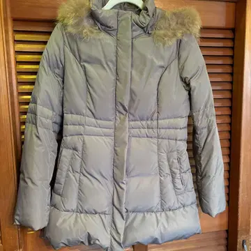 베이지 그레이 후드 부착 다운 자켓