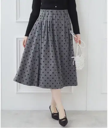 Couture Brooch 리버서블 도트 플레어 스커트