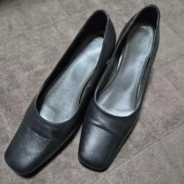 리갈 REGAL 블랙 가죽 펌프스