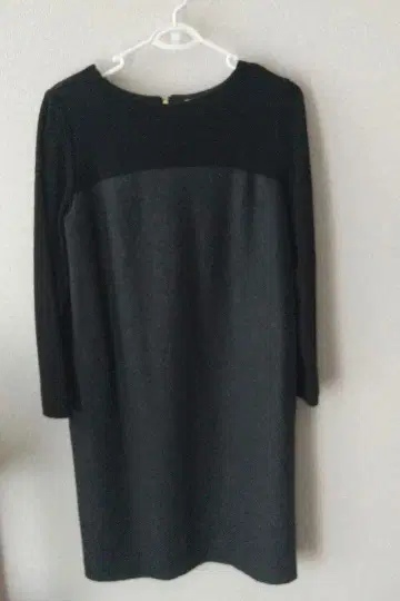 새상품급 블랙과 그레이의 긴팔 원피스