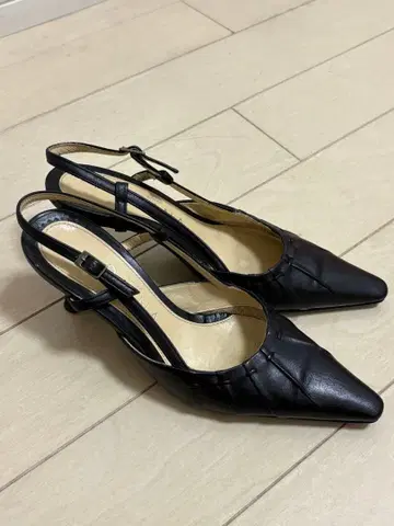 DIANA 블랙 스틸레토 샌들