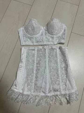 화이트 브라이덜 이너