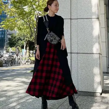 bluelea 블루레아 울 체크 플레어 스커트