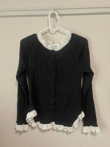 다크 그레이 프릴 가디건