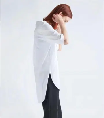 ATON 화이트 반팔 T셔츠 5부 소매