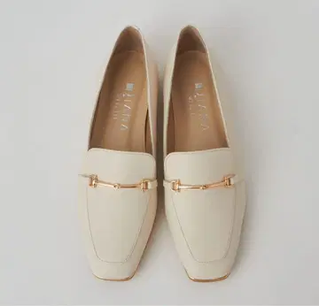 DIANA 아이보리 로퍼