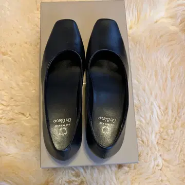 미사용 새상품! HIMIKO On Bleue 펌프스 21.5 작은 사이즈