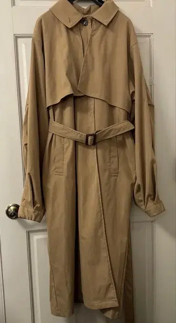 베이지 오버 사이즈 트렌치코트