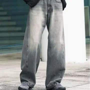 VINTAGE WASHED CURVED DENIM