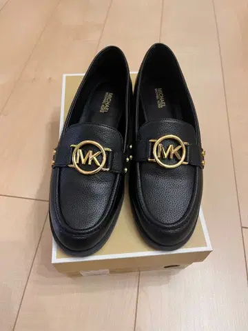 마이클코어스 블랙 로퍼 23cm