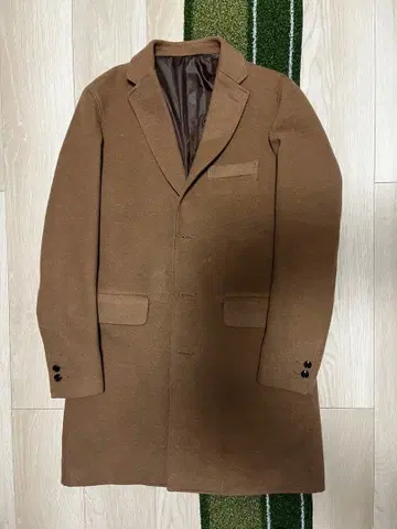 브라운 체스터 코트 세 개의 버튼