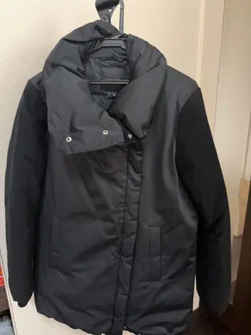 테오리아 블랙 다운 자켓