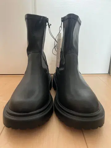 GU 블랙 가죽 부츠