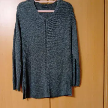 월드 리브 긴팔 니트 그레이 계열