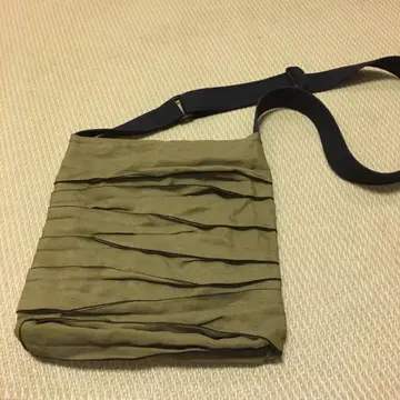 KAGURAYA 카구라야 다다미 헤리 숄더백 색상 올리브 그린