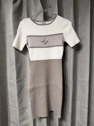 LIP SERVICE 바이컬러 리브 니트 원피스