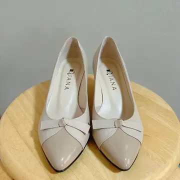 DIANA 베이지 펌프스 리본 포함 힐 23cm