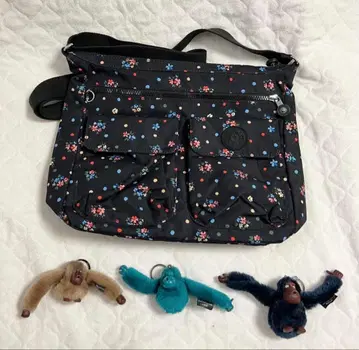 KIPLING 키플링 몽키 참 3개 달린 숄더백
